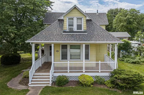 222 N 1st St, Long Grove, IA 52756