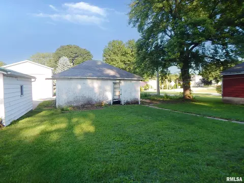 305 N Main St, Chadwick, IL 61014 photo 6