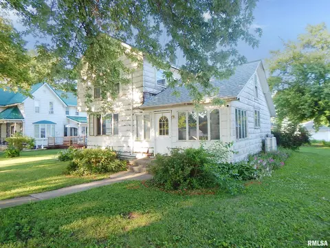 305 N Main St, Chadwick, IL 61014 photo 4