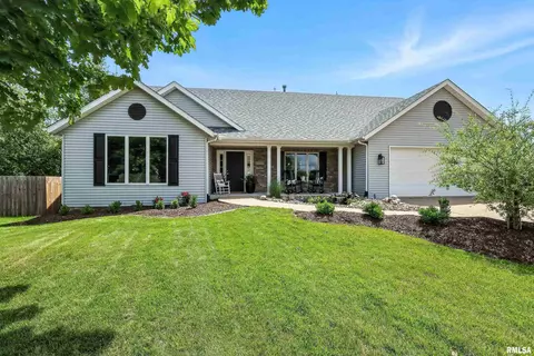4605 Greenbrier Dr, Davenport, IA 52807