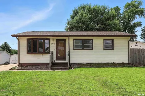 6706 Ridge Dr, Davenport, IA 52806