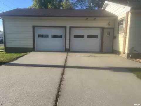 624 E Chestnut St, Geneseo, IL 61254 photo 2
