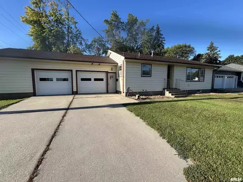 624 E Chestnut St, Geneseo, IL 61254