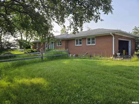 1605 N 1100th Ave, Lynn Center, IL 61262