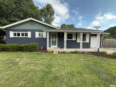1525 Elmwood Ave, Bettendorf, IA 52722