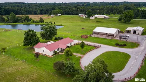 23 Bridle Ln, Stonefort, IL 62987