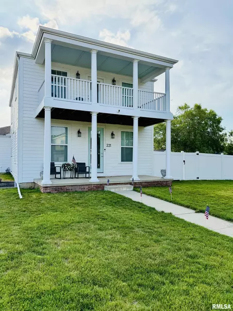221 Stillwater Dr, Chillicothe, IL 61523