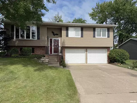 2957 9 12 St, East Moline, IL 61244