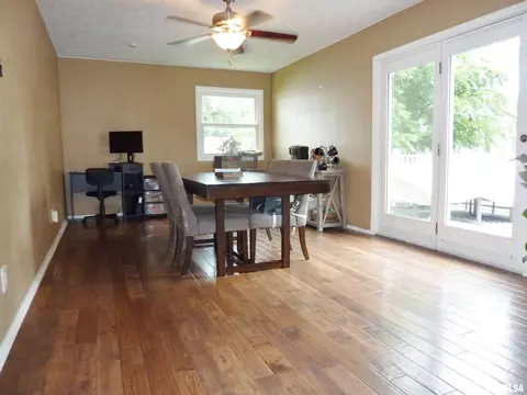 212 W Spring St, Eldridge, IA 52748 photo 9