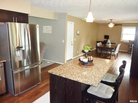 212 W Spring St, Eldridge, IA 52748 photo 6