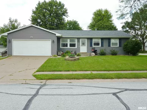 212 W Spring St, Eldridge, IA 52748 photo 2