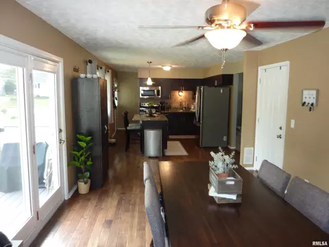 212 W Spring St, Eldridge, IA 52748 photo 10