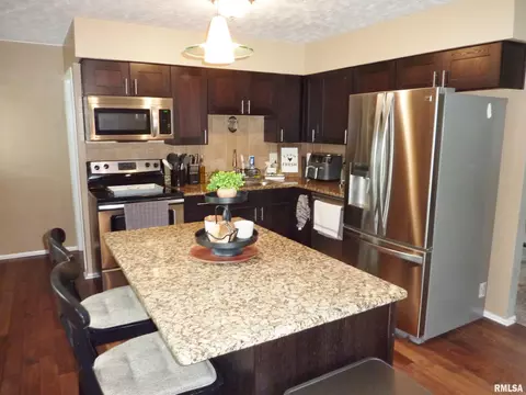 212 W Spring St, Eldridge, IA 52748 photo 7