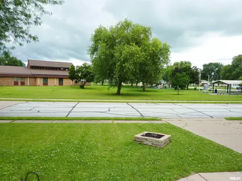 212 W Spring St, Eldridge, IA 52748 photo 23