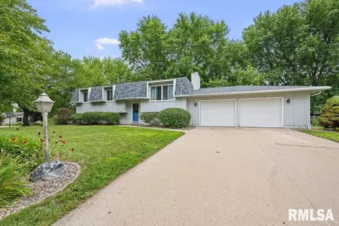 302 Park Lane Cir, Park View, IA 52748