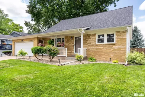 604 N 8th St, Eldridge, IA 52748 photo 3