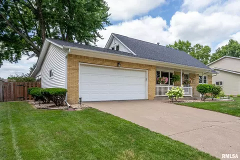 604 N 8th St, Eldridge, IA 52748 photo 2