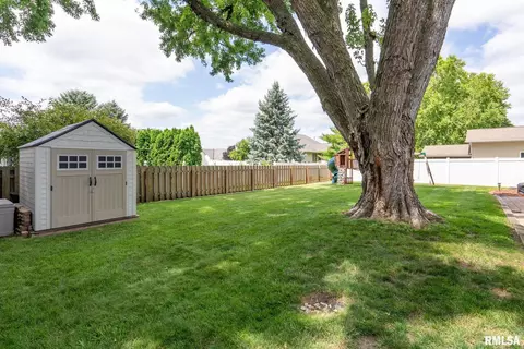 604 N 8th St, Eldridge, IA 52748 photo 37