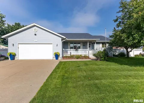 1525 5th Ave, Camanche, IA 52730