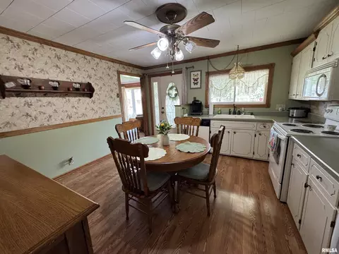 912 N 13th St, Herrin, IL 62948 photo 4