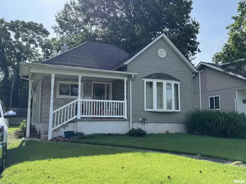 912 N 13th St, Herrin, IL 62948