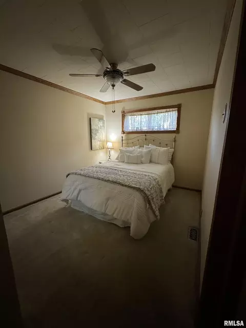 912 N 13th St, Herrin, IL 62948 photo 11