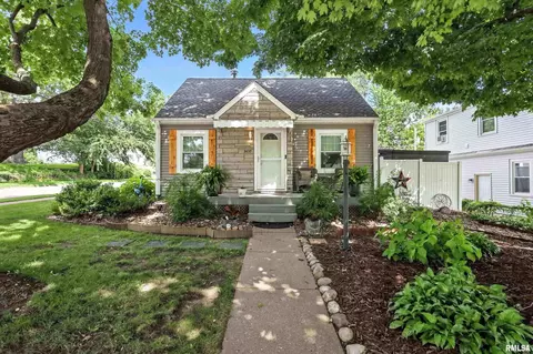 3437 Washington St, Davenport, IA 52806