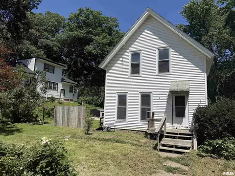 1140 E 14th St, Davenport, IA 52803