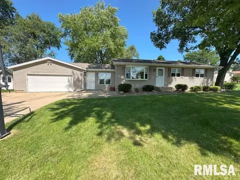 2818 262nd St, Dewitt, IA 52742