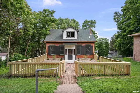 1333 E 10th St, Davenport, IA 52803