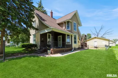 734 14th Ave S, Clinton, IA 52732