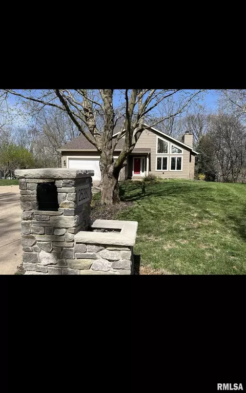 25280 Valley Dr, Bettendorf, IA 52722
