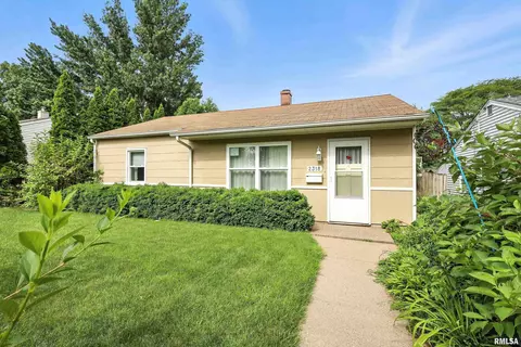 2318 N Lincoln Ave, Davenport, IA 52804