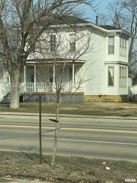 444 7th Ave S, Clinton, IA 52732