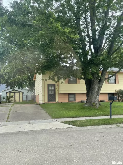 1216 N Blanchard St, Davenport, IA 52804