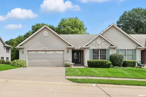 709 Hartz Ct, Le Claire, IA 52753