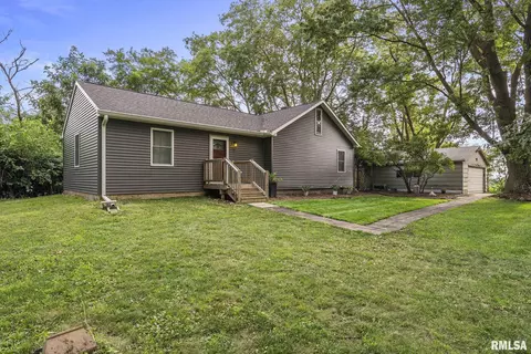 20058 Wells Ferry Rd, Bettendorf, IA 52722