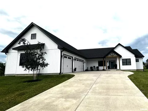 302 Ann Ave, Riverdale, IA 52722