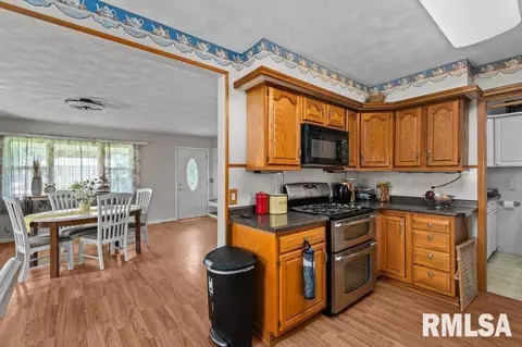 207 E 2nd St, Coal Valley, IL 61240 photo 7