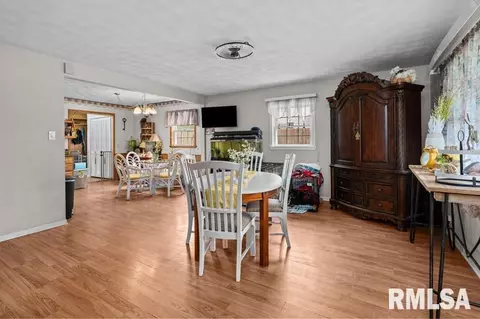 207 E 2nd St, Coal Valley, IL 61240 photo 5