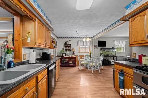 207 E 2nd St, Coal Valley, IL 61240 photo 6