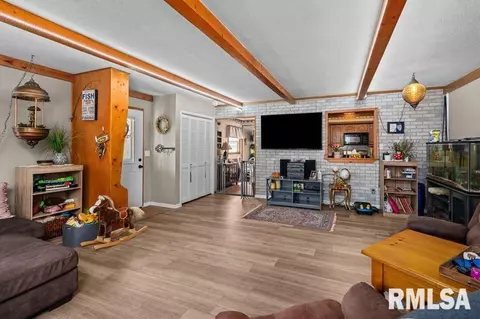 207 E 2nd St, Coal Valley, IL 61240 photo 9