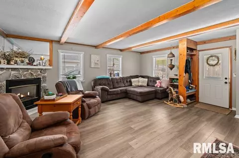207 E 2nd St, Coal Valley, IL 61240 photo 8