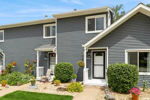 3563 N Willow Ct, Bettendorf, IA 52722
