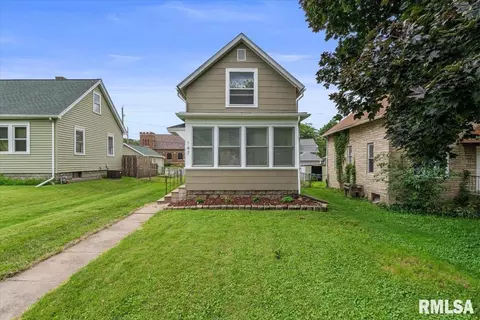 147 N Thornwood Ave, Davenport, IA 52802