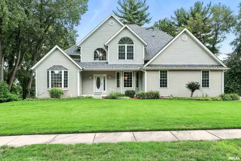 801 Foret Mansur Ln, Carbon Cliff, IL 61239