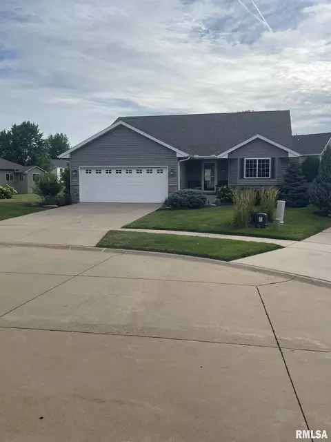 618 Sheridan Dr, Eldridge, IA 52748