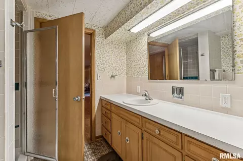 1717 Circle Dr E, Clinton, IA 52732 photo 38