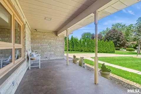 1717 Circle Dr E, Clinton, IA 52732 photo 8
