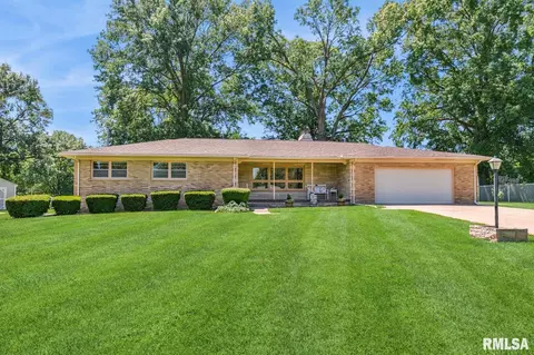 1717 Circle Dr E, Clinton, IA 52732